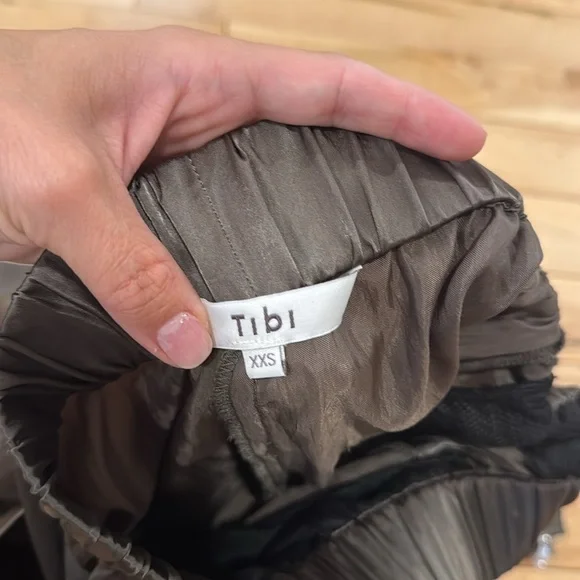 Tibi Shiny Nylon Wilt Pull On Jogger Pants in Dune Size Small New - Picture 5 of 9